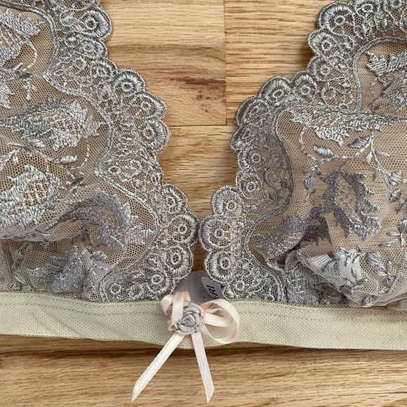 Gorgeous ID Sarrieri Designer Lace Bralette - Picture 7 of 16